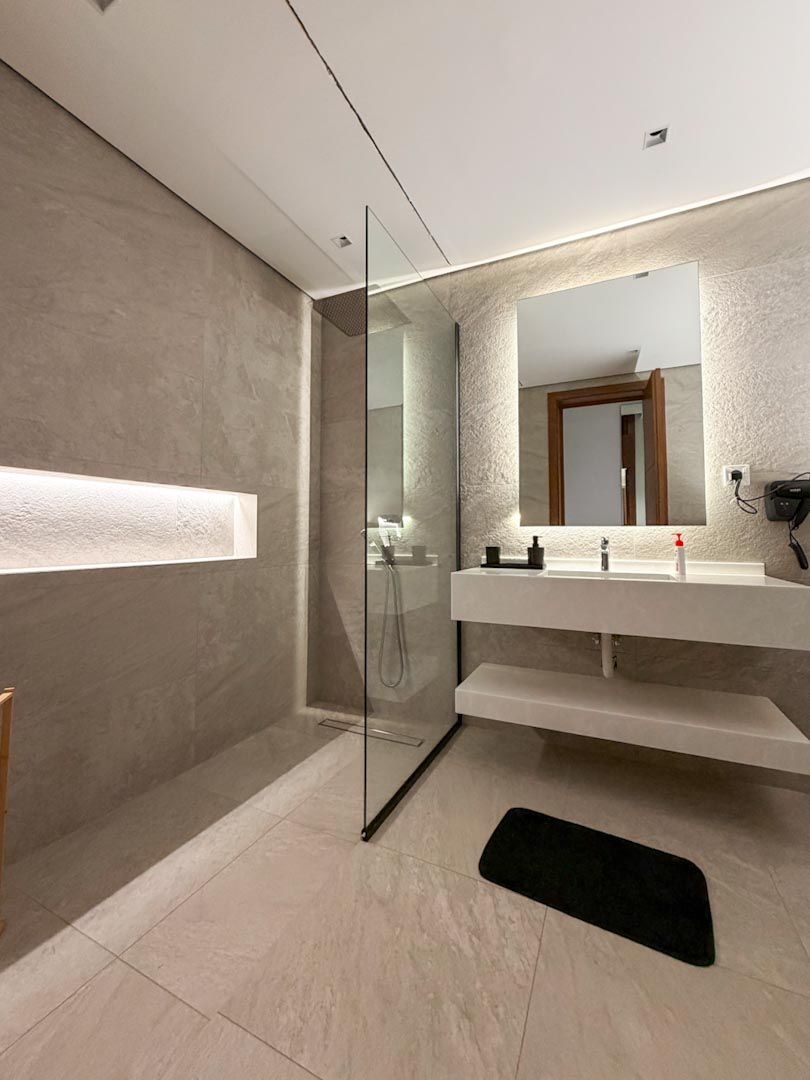 ( <i style='color:#B10622'> VVIP</i> ) REVIERA