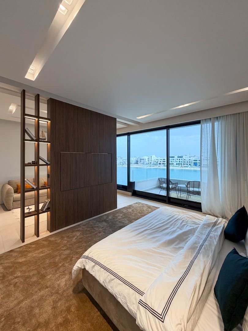 ( <i style='color:#B10622'> VVIP</i> ) REVIERA