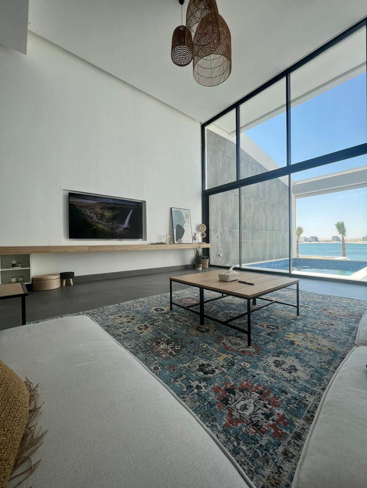 WHITE CHALET