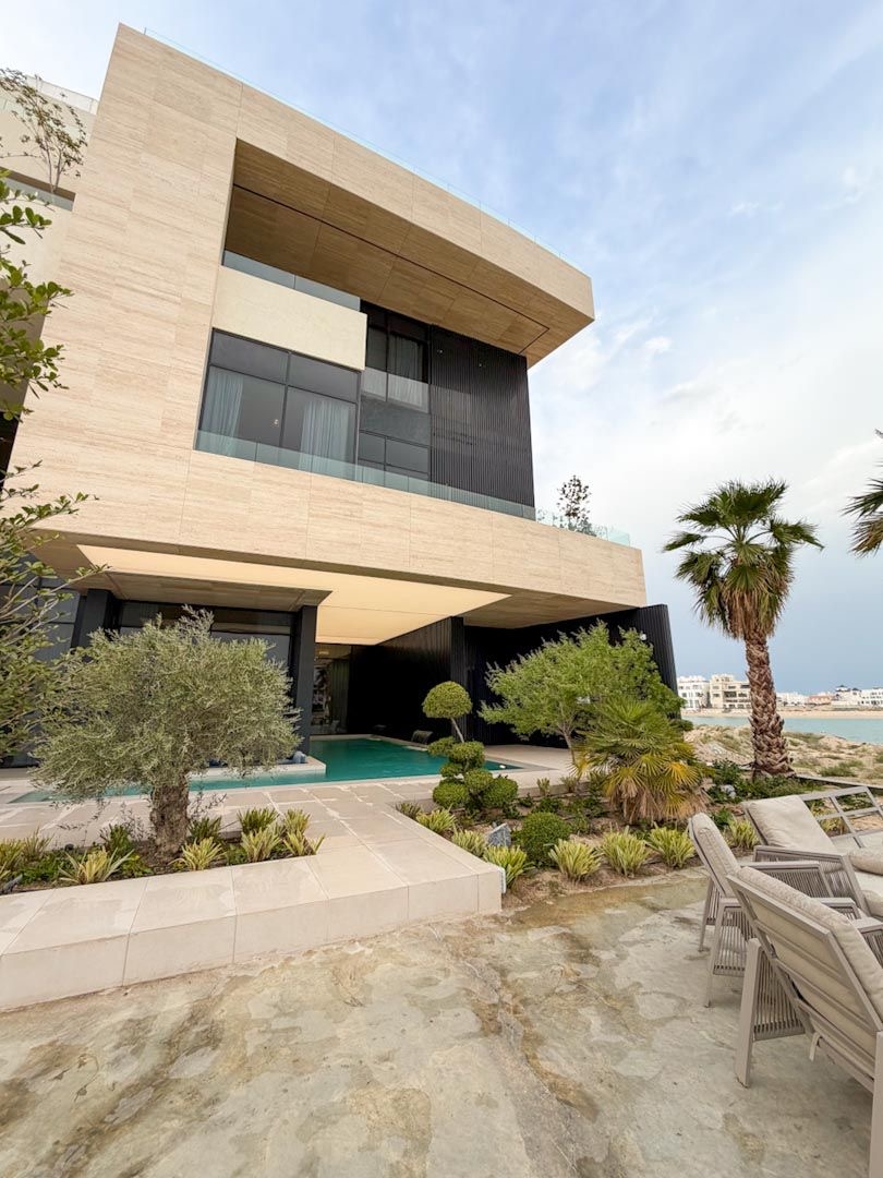 ( <i style='color:#B10622'> VVIP</i> ) REVIERA