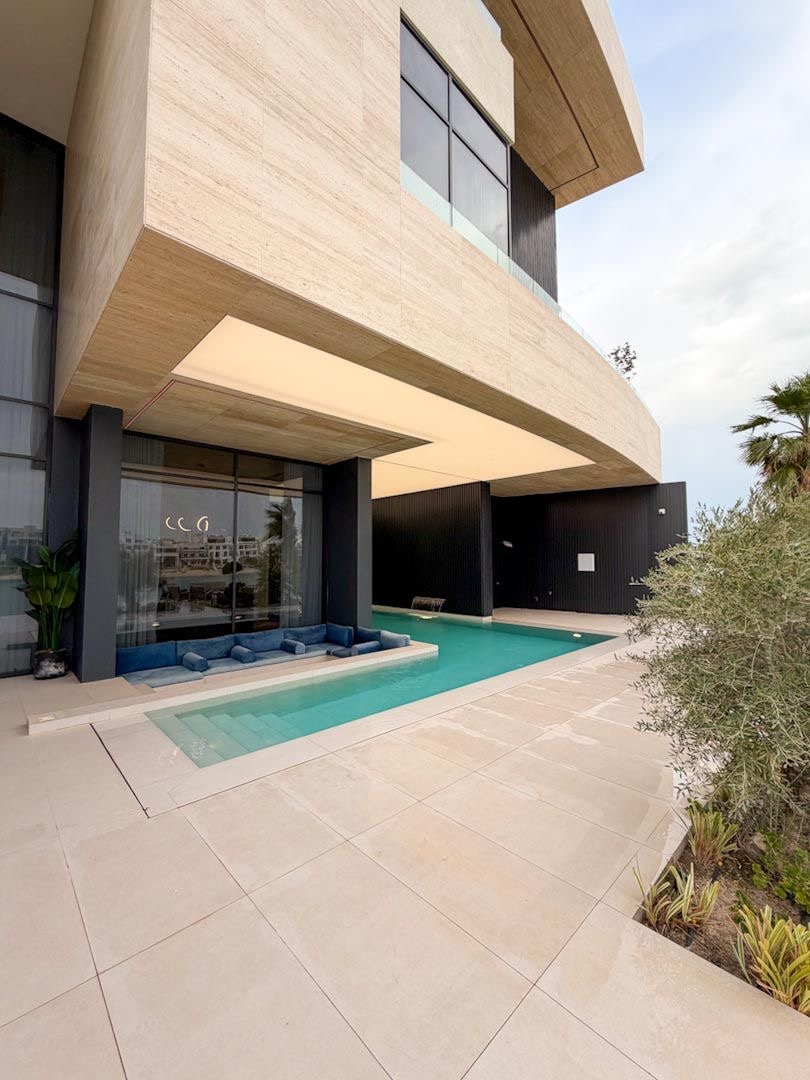 ( <i style='color:#B10622'> VVIP</i> ) REVIERA