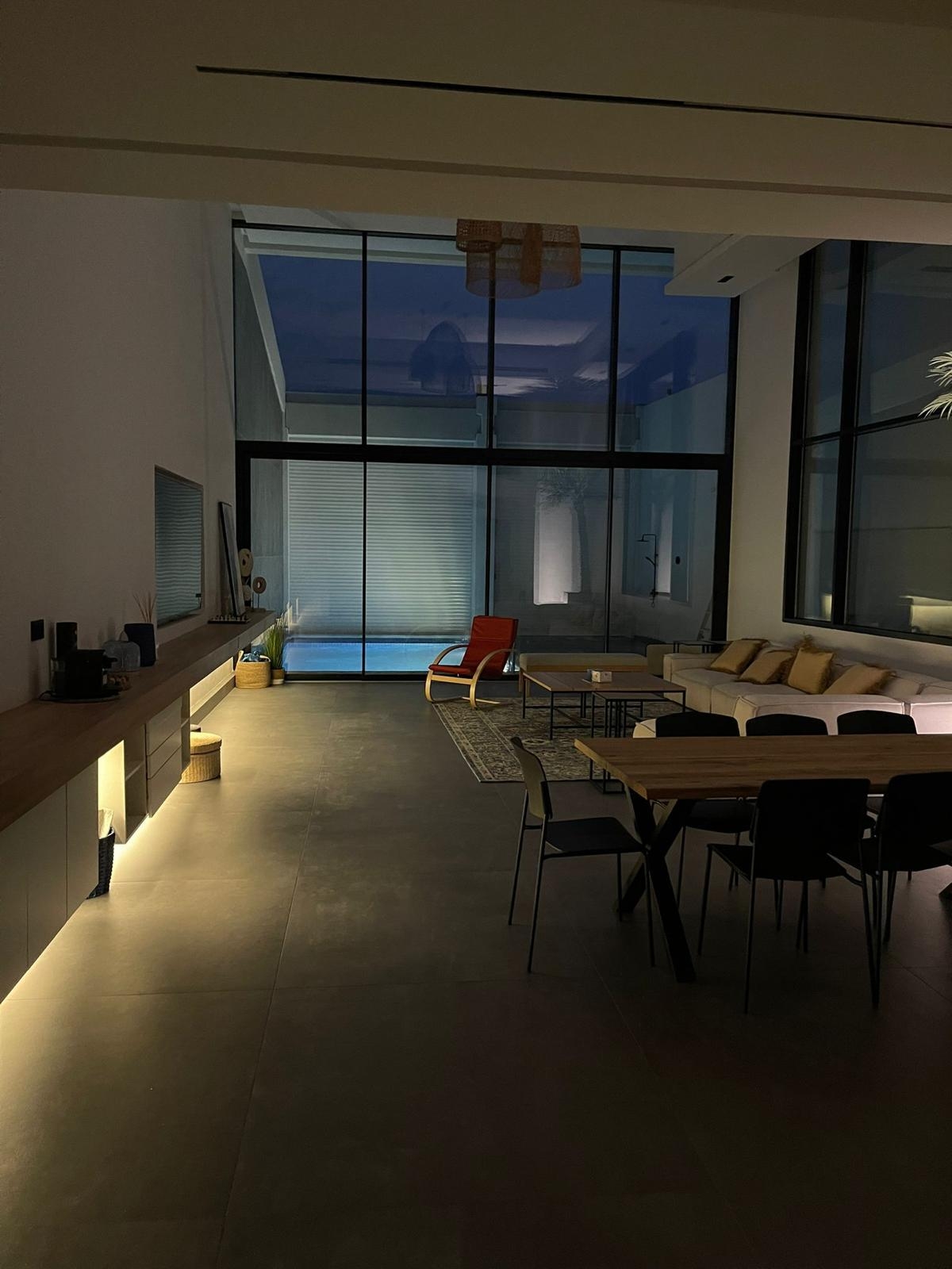 WHITE CHALET
