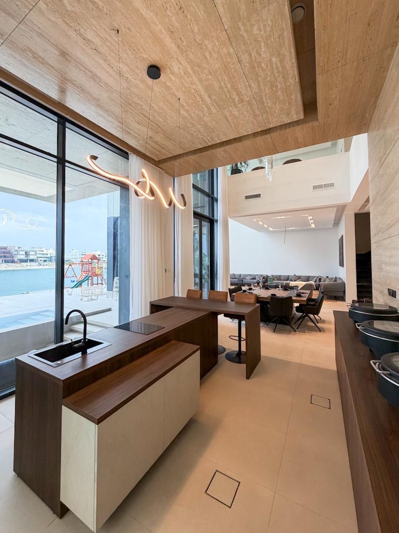 ( <i style='color:#B10622'> VVIP</i> ) REVIERA