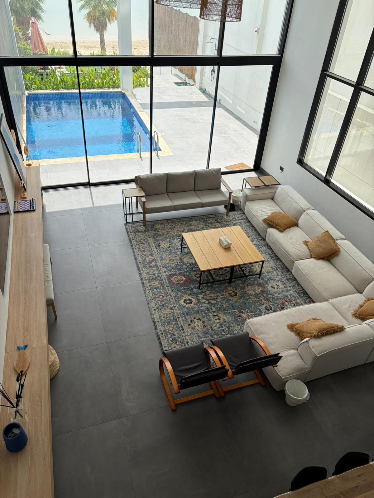 WHITE CHALET