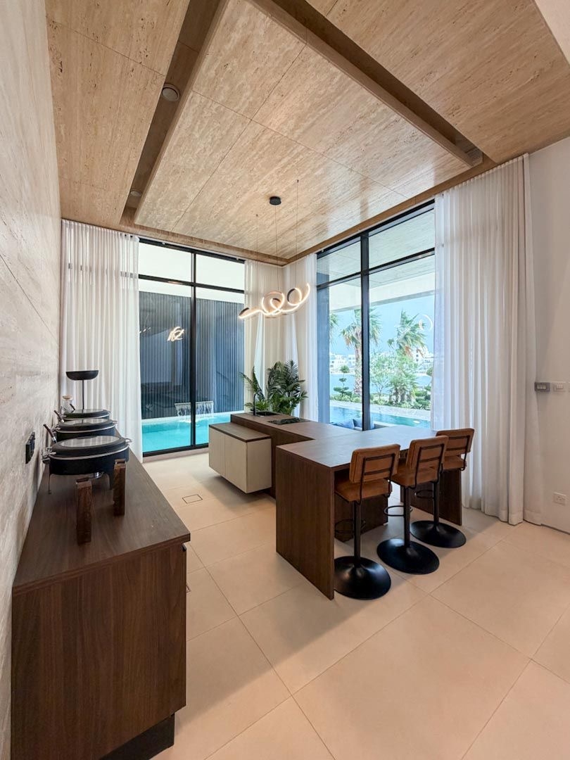 ( <i style='color:#B10622'> VVIP</i> ) REVIERA