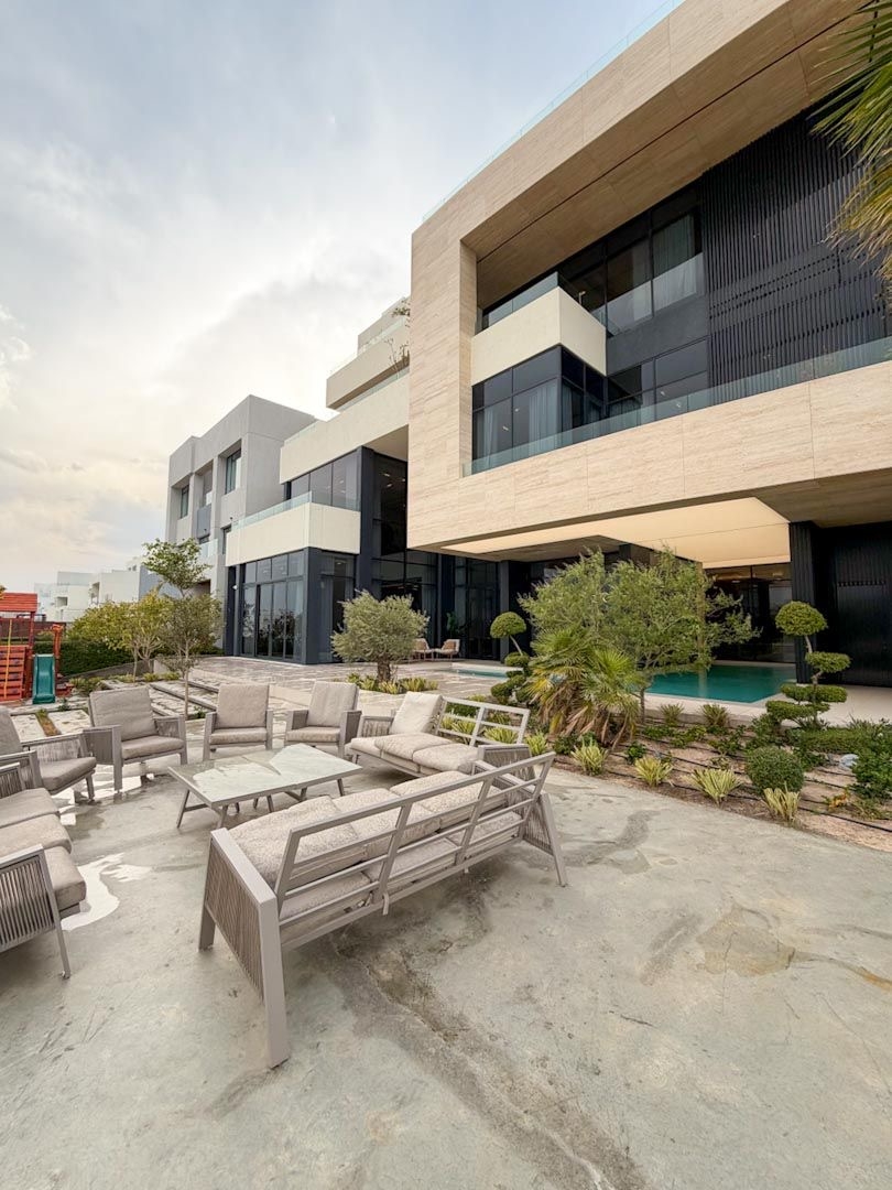 ( <i style='color:#B10622'> VVIP</i> ) REVIERA