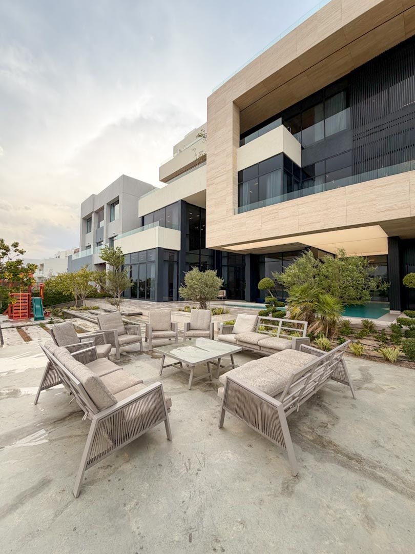 ( <i style='color:#B10622'> VVIP</i> ) REVIERA